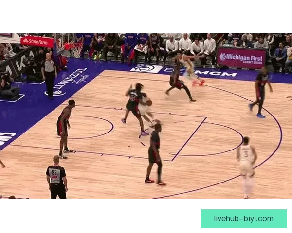 勇士失误25次惨败活塞 追梦无得分撞伤女球迷 波尔津吉斯仅得5分伤退